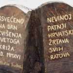 Velečasni Zlatko Sudac izradio središnji križ na Spomen obilježju u Jastrebarskom