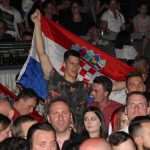 (FOTO) VIŠE OD TISUĆU LJUDI NA THOMPSONOVOM KONCERTU U WUPPERTALU: Prije koncerta grupa maskiranih ljudi bacila boju na klub