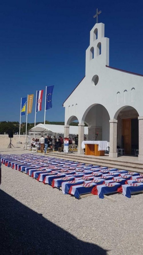 Groblje mira: Na spomen području na Bilima svaka žrtva ponovno stječe svoje ime - Fenix Magazin