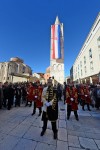 Spuštanjem 25-metarske hrvatske zastave sa zvonika katedrale s
