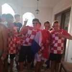 (FOTO i VIDEO) Šime Vrsaljko u Nadinu s Grdovićem zapjevao pjesmu za Olivera - na trenutak su svi utihnuli