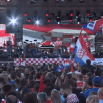 (FOTO) Erupcija oduševljenja na dočeku u Livnu: Dalić pozvao Thompsona da otpjeva "Lijepa li si"