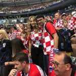(FOTO) Uz brojne poznate Hrvate i otac Marija Mandžukića među publikom u Moskvi - gleda i bodri sina i Vatrene