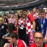 (FOTO) Uz brojne poznate Hrvate i otac Marija Mandžukića među publikom u Moskvi - gleda i bodri sina i Vatrene