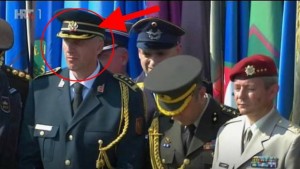 Snimka HTV-a uhvatila je časnik vojske Crne Gore na proslavi Oluje u Kninu / Foto:Screenshot