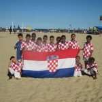 (FOTO) Po uzoru na Šimu Vrsaljka: Dječak iz dalekog Brazila licem leži na hrvatskoj trobojnici s ostvarenim snom