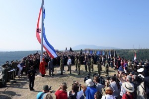 DAN POBJEDE: Na Kninskoj tvrðavi podignuta hrvatska zastava