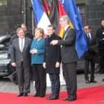 (FOTO) Hrvat iz Kölna čuvao u Aachenu Angelu Merkel i Emmanuela Macrona