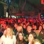 (FOTO) SPEKTAKULARAN KONCERT U MÜNCHENU: Oko 1.500 Hrvata u glas pjevalo sa Željkom Bebekom i Prljavcima