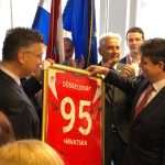(FOTO i VIDEO) PREMIJER PLENKOVIĆ U DÜSSELDORFU: Nakon sv. Mise se družio s Hrvatima