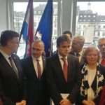 (FOTO i VIDEO) PREMIJER PLENKOVIĆ U DÜSSELDORFU: Nakon sv. Mise se družio s Hrvatima