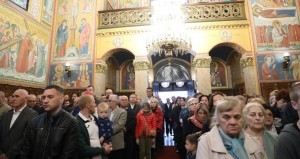 Unutrašnjost pravoslavne crkve na Uskrs / Foto: Hina