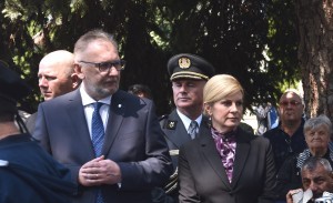 Ministar Davor Božinović i predsjednica Kolinda Grabar Kitarović u Borovu / Foto: Hina
