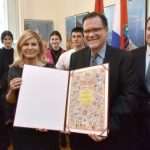 (FOTO) Hrvatska predsjednica Kolinda Grabar Kitarović u Ottawi dodijelila Povelje Republike Hrvatske