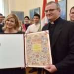 (FOTO) Hrvatska predsjednica Kolinda Grabar Kitarović u Ottawi dodijelila Povelje Republike Hrvatske
