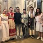 (FOTO) LUDWIGSBURG: Mlade Hrvatice odjevene u narodne nošnje domovine primile sakramenat Svete Potvrde