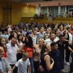 (FOTO) VELIKA ZABAVA U AUSTRIJSKOM KUFSTEINU: Oko 1.300 ljudi zabavljalo se uz Miroslava Škoru, Čuvare noći i folklorna društva