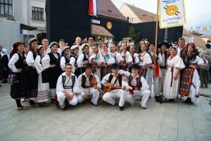 Eva Tadć s Anom Paušić vodi folklornu skupinu u Hrvatskom kulturno-umjetničkom društvu Vilim Cecelja iz Salzburga