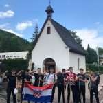 (FOTO) Krizmanici iz Freiburga na hodočašću od samostana Maria Laach do svetišta Schönstatt