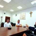(FOTO) Ministar dr. Gordan Grlić Radman u rodnom kraju: Posjet Duhovnom centru “Karmel sv. Ilije” na Buškom jezeru, općini i Franjevačkom samostanu Tomislavgrad