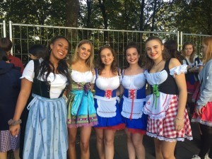 Djevojke na Oktoberfestu