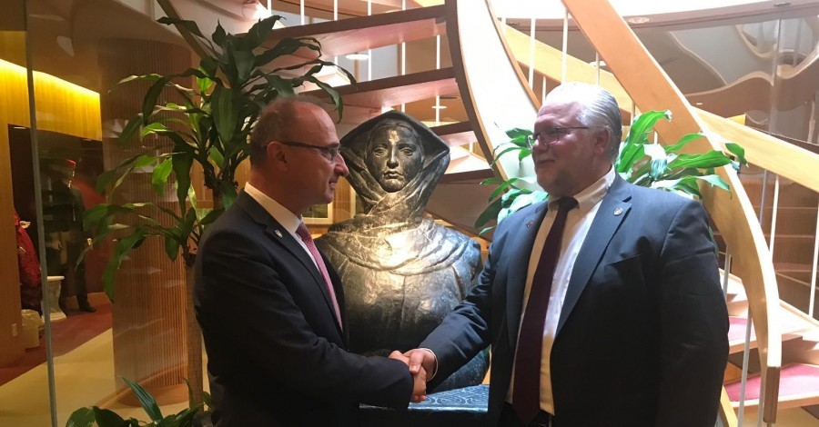 Tijekom boravka u Pittsburghu, ministar Grlić Radman sastao se i s predsjednikom Nacionalne federacije američkih Hrvata Stevenom Rukavinom.Foto: MVEP