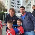 (FOTO i VIDEO) SJAJNA ATMOSFERA PRED UTAKMICU WALES-HRVATSKA: U Cardiff stigli i Hrvati iz Münchena