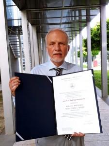 Ludwig Steindorff sa titulom počasnog doktorata iz Splita / Foto: Preslik Cro-Kultura