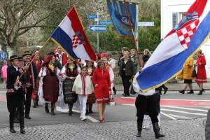 Stotine Hrvata u procesiji