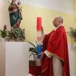 (FOTO) HRVATSKI MISIONAR ODUŠEVIO SVOJOM GESTOM: Fotografije vjernika zalijepio na zid kapelice kako bi "svi bili zajedno"
