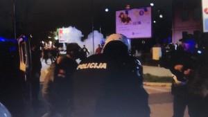 crnogorska policija rastjerava vjernike SPC