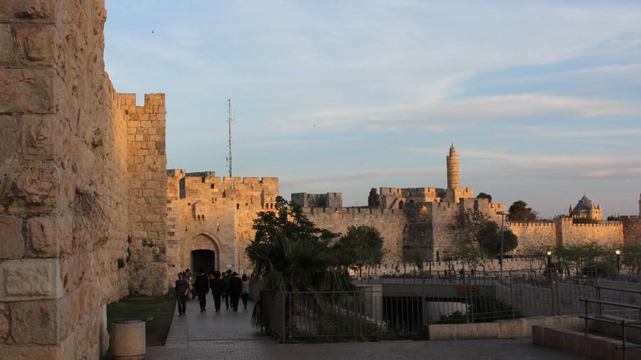 Zidine Jeruzalema sa Jafskim vratima na kojima je na lomaci spaljen sv. Nikola Tavelic