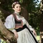 (FOTO) Ivana Glavić iz Kanade pobjednica je 7. Revije tradicijske odjeće i izbora najljepše Hrvatice u narodnoj nošnji izvan Republike Hrvatske