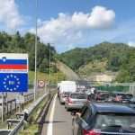VIŠESATNA ČEKANJA: Gužve na slovenskoj granici i austrijska granična policija ciljano pregledava vozila