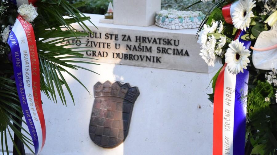 Počast za poginule hrvatske branitelje Dubrovnika na Boninovu/ Foto:Hina