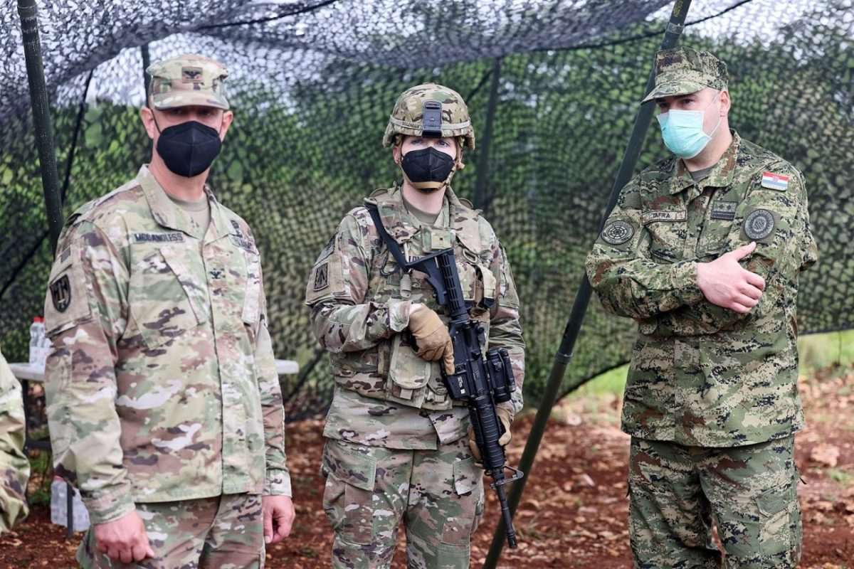 Americki i hrvatski vojnici