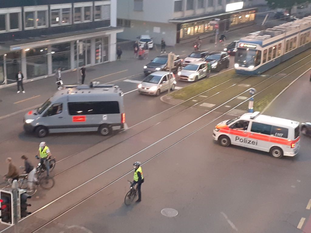 Zurich hitna i policija