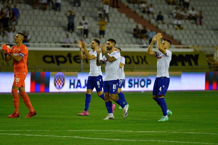 Igraci Hajduka pozdravljaju publiku