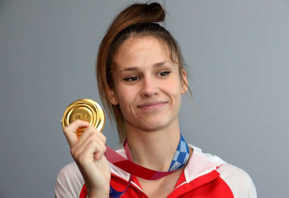 (FOTO) POVRATAK TAEKWONDO OLIMPIJACA U ZAGREB: Matea Jelić i Toni Kanaet svečano dočekani u Zagrebu
