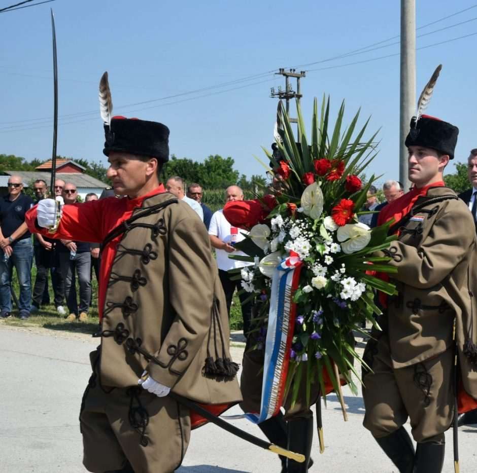 35 GODINA OD TRAGEDIJE U MIRKOVCIMA: U zasjedi ubijeno 13 heroja, Vinkovci ne zaboravljaju žrtvu “Kuna”