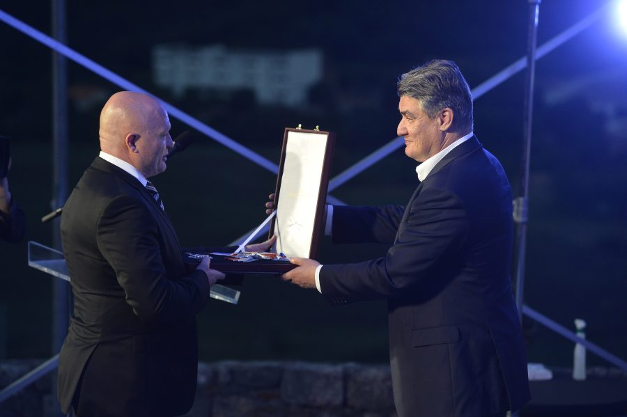 Knin Odlikovani generali Na slici Mladen Kruljac i Zoran Milanovic