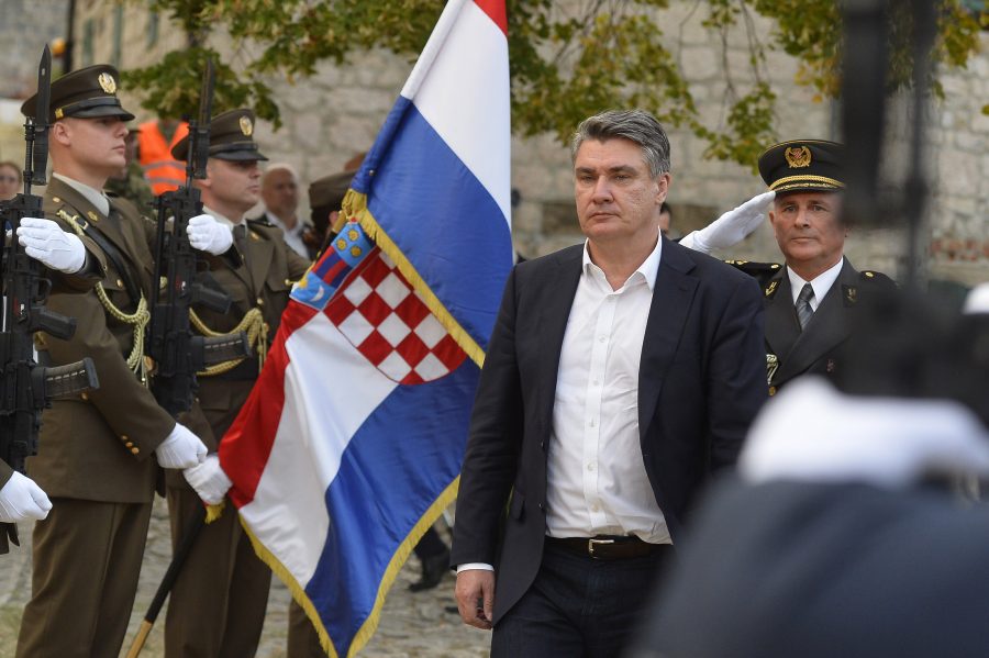 MILANOVIĆ URUČIO VISOKA ODLIČJA: Odlikujemo neke od najboljih među vama, ne da bi nekog povrijedili već potvrdili ispravnost našeg puta MILANOVIĆ URUČIO VISOKA ODLIČJA: Odlikujemo neke od najboljih među vama, ne da bi nekog povrijedili već potvrdili ispravnost našeg puta