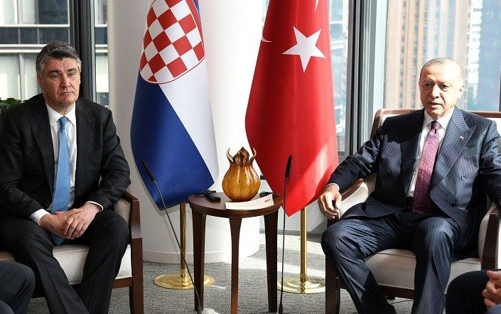 hrvatska i turska zastava