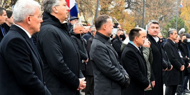 Hrvatima poglavnici strategiju donose na dnevnoj bazi