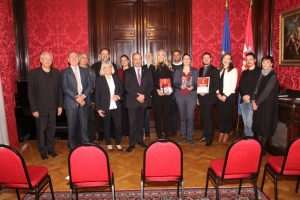 (FOTO i VIDEO) U Beču Večernjakova domovnica za 2021. uručena atletičarki Ivoni Dadić i mladim gradišćanskim Hrvatima