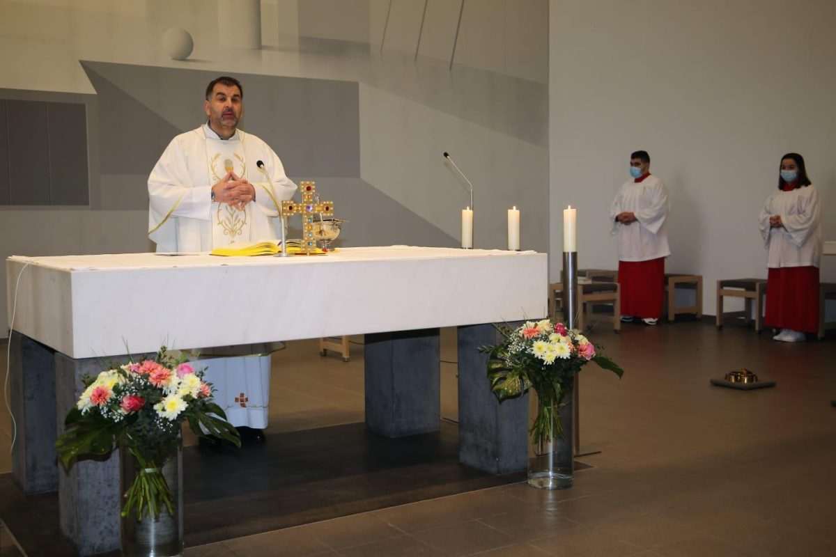 (FOTO) NA SVETIM MISAMA U STUTTGARTU: Hrvati proslavili blagdan Sveta tri kralja