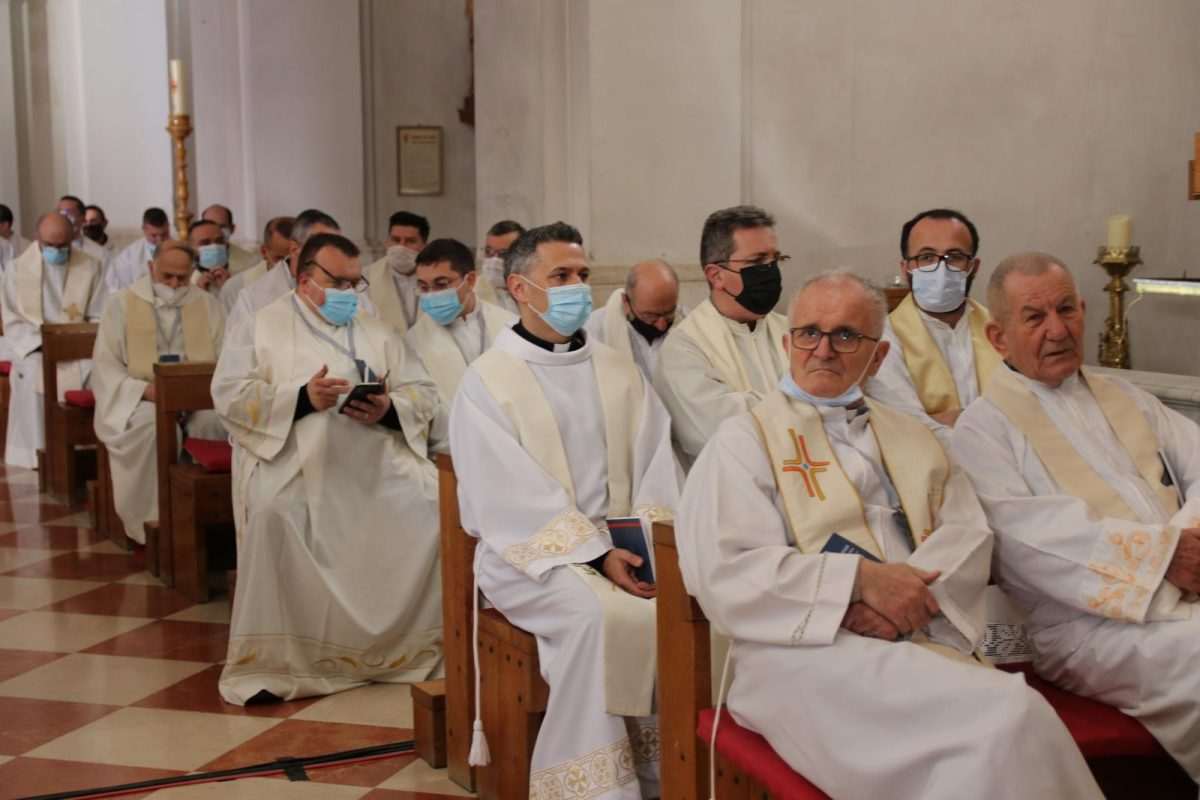 NAKON VIŠE OD GODINU DANA ČEKANJA: Zaređen novi dubrovački biskup mons. Roko Glasnović!