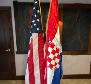 Americka i hrvatska zastava Fenix