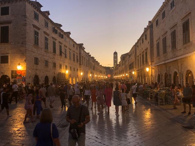 Dubrovnik Stradun svjetla zalazak sunca