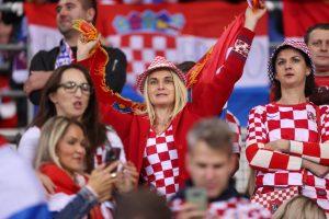 Hrvatski navijaci na stadionu u Bece 1